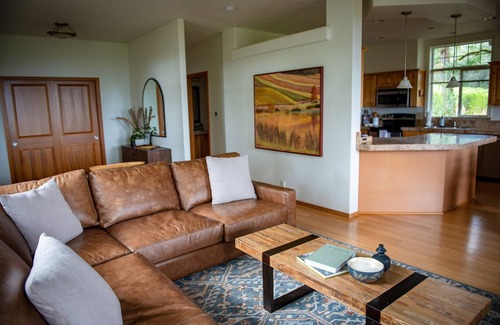 Dayton House | Durant Vineyard's Stoneycrest Cottage ~ stay amidst a destination for the senses