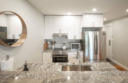 Whistler Creekside Apartment | ❄︎Dusty's Suite❄︎ | 1 BR + Loft | Fully Renovated | 5 Min Walk to Creekside Gondola
