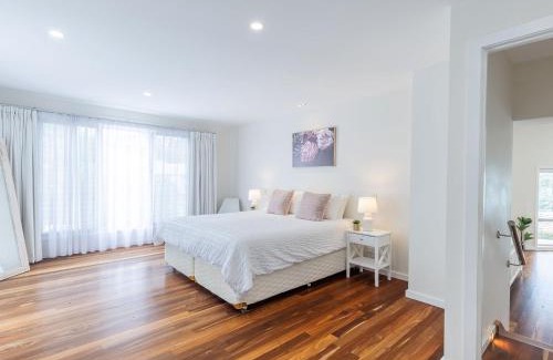 Nelson Bay House | Dutchies Delight 14a Christmas Bush Ave Sparkling Pool, Views, Wi-Fi, Air Con