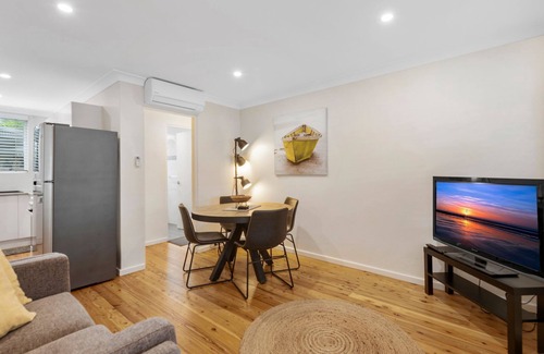 Nelson Bay House | Dutchies on Thurlow - Modern two bedroom townhouse in Convenient location in Nelson Bay