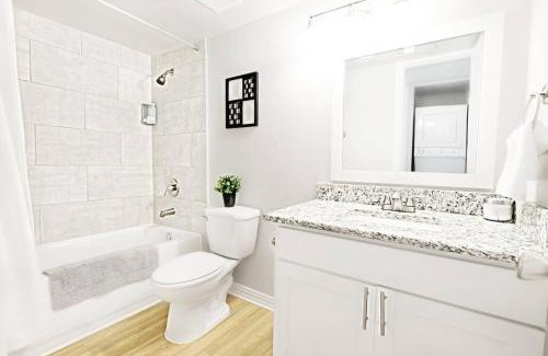 Old East Dallas Apartment | Dwell By Design & Arboretum Tickets Included