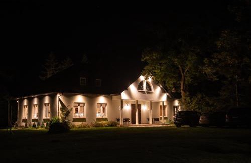 Debina House | Dworek Dębina - Idealny dla Rodzin i Przyjaciół - Wspólna Sala do Biesiadowania , Plaża przyjazna Psom