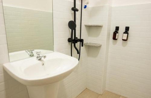 Dumaguete Apartment | E and C tourist inn