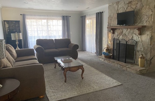 Bountiful House | E Bountiful 3Br 2Bath Great view good parking close to public transport