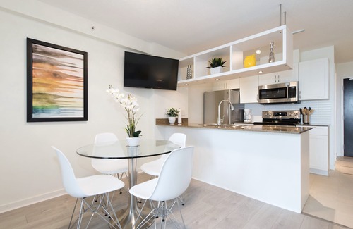 Downtown Vancouver Condo | E1 - Chic Downtown Jr. 1 Bedroom