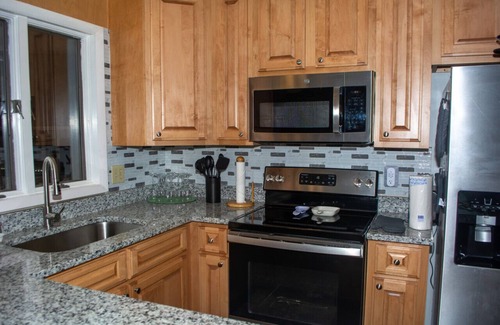 Ghent Condo | E101 · Winterplace Condo! Ski In Ski Out First Floor E101