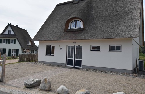 Rerik Apartment | E13 Thatched-roof house MaLeLuV with fireplace & sauna Ostseebad Rerik - 6-room vacation home