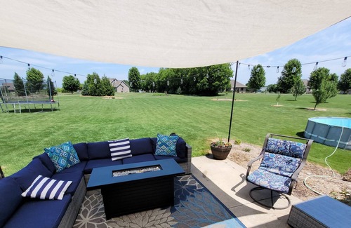 Neenah House | EAA Adventure Retreat- Located in quiet subdivision and close to EAA Grounds!