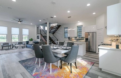 East Downtown Houston House | EaDo Signature - East of Downtown Spacious Home