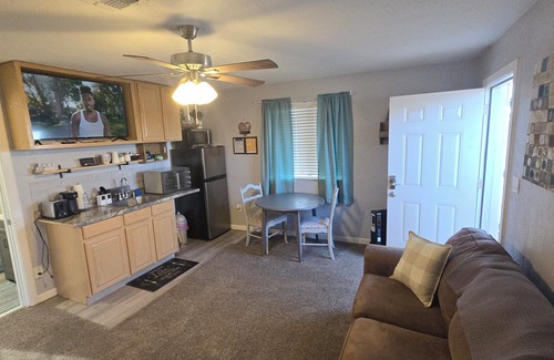 Springerville Apartment | Eagar Hot Tub Getaway. Sleeps 4. Starlink Internet.