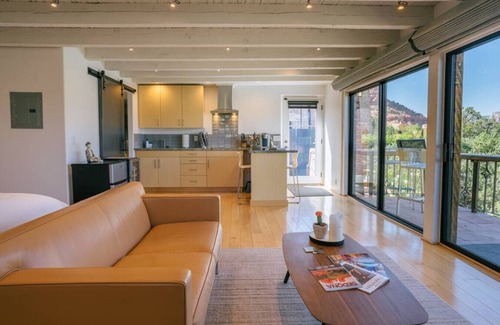 West Sedona House | Eagle Dancer, Upper Casita. A Luxury Retreat w/Spa