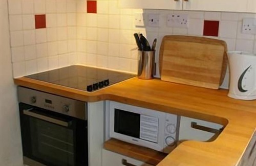 Biggar Cottage | Eagle Lodge, Gatehouse adjacent to A73, Carmichael Country Cottages. Pets Welcome