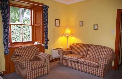 Biggar Cottage | Eagle Lodge, Gatehouse adjacent to A73, Carmichael Country Cottages. Pets Welcome