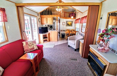 Hill City Cabin | Eagle Nest Vacation Cabin at Creekside
