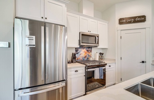 Eagle Point House | Eagle Point Golf Retreat: Pool Access + Patio!