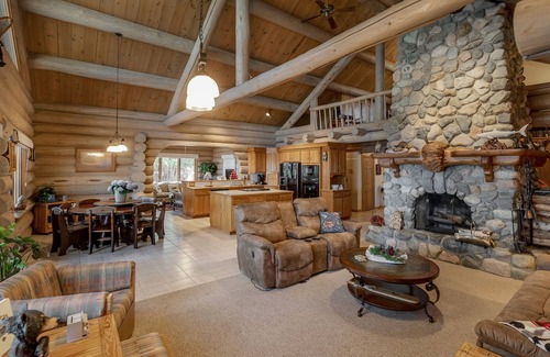 Longville House | Eagle's Landing- Beach Front Log Home - RARE FIND on Beautiful Woman Lake!