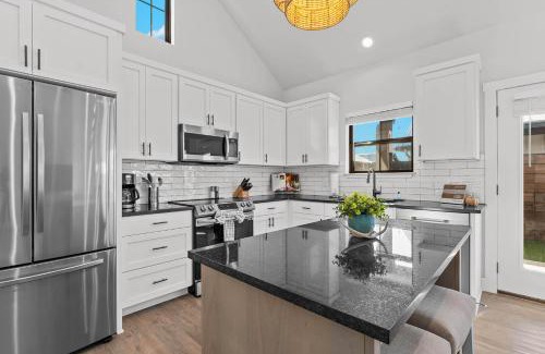 Fredericksburg House | Eagle's Landing - Couples getaway with Hot Tub