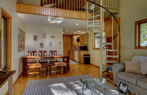 Brainerd Cabin | Eagle's Nest - Guest House