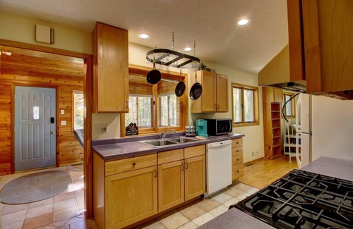 Brainerd Cabin | Eagle's Nest - Guest House