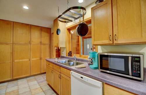 Brainerd Cabin | Eagle's Nest - Guest House
