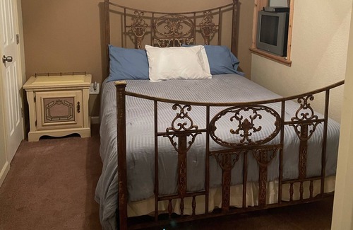 Gordonville House | Eagle’s Nest Lodging