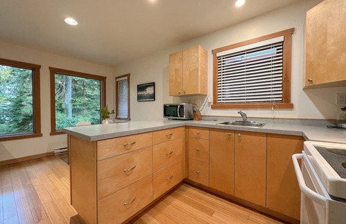 Tofino House | Eagle's Nest Suite-Inlet, Forest Views, Marina