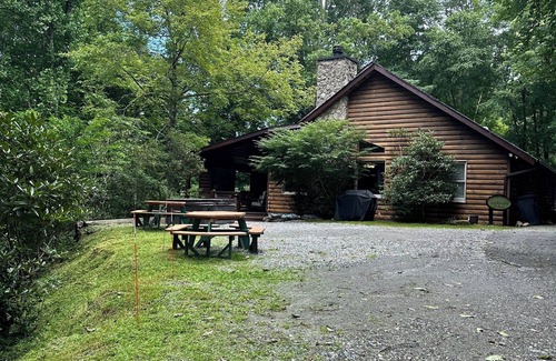Boone Cabin | Eagle's View Cabin with Hot Tub Minutes From Downtown Boone