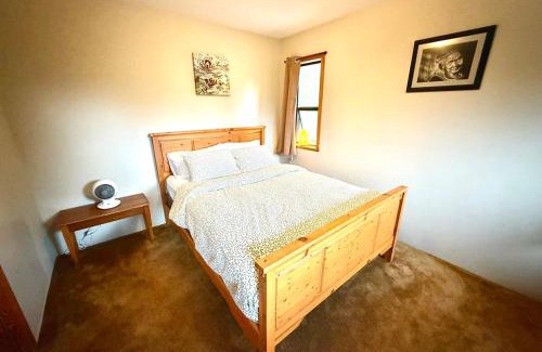 Upper Squamish House | Eagles Nest - epic blufftop cabin Squamish