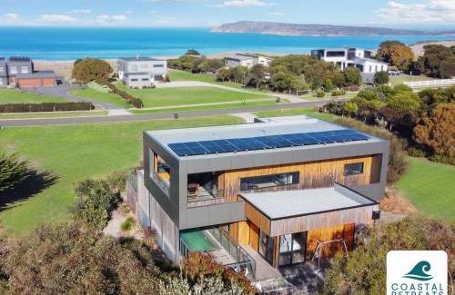San Remo House | Eagles Watch - Ocean Views - Linen Included
