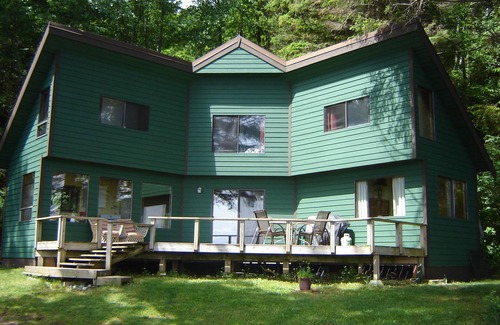 Discovery Islands House | Eagletree Cottage -Secluded waterfront tranquility with spectacular view