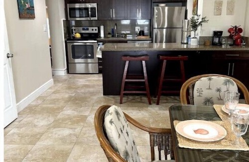 Vero Beach House | Early Bird Summer Special Weekly Discounts Hibiscus House
