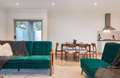 Malvern East Apartment | Earthy And Polished 2 Bedroom Unit In Chadstone