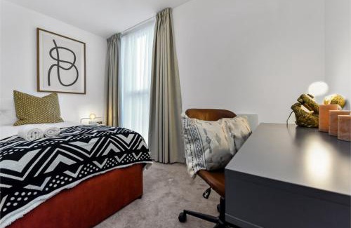 Whitechapel Apartment | Earthy Elegance: Nature Inspired Flat in Prime Location
