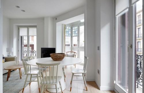 San Sebastian Centro Apartment | Easo Suite 2B by FeelFree Rentals