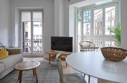 San Sebastian Centro Apartment | Easo Suite 2B by FeelFree Rentals