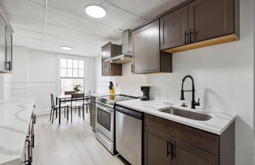 Central Business District Apartment | East 419I Modern Suite I Pool I Gym