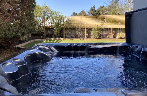 Musselburgh Apartment | East Lothian Hideaway retreat with enclosed walled private gardens & Hot Tub