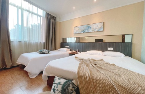 Huishan District Hotel | East Maples Inn