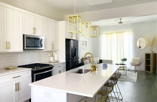 Nashville House | East Nashville Oasis – 10 Guests, Karaoke, 2 Car Garage + 10min to Downtown