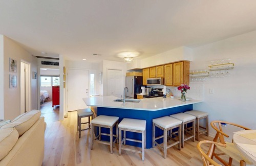 Fenwick Island Condo | East of Sun condo with water-view patio, on-site pool & tennis - near beach