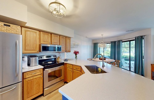 Fenwick Island Condo | East of Sun condo with water-view patio, on-site pool & tennis - near beach