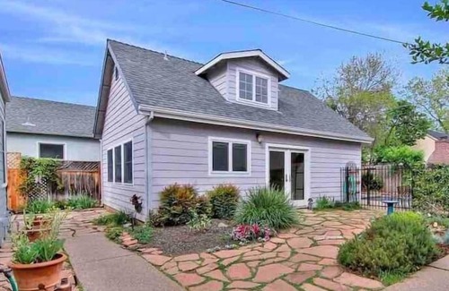 East Sacramento House | East Sac Escape | Relaxing Saltwater Pool & Guest Casita