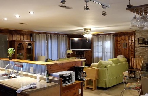 Tawas City House | East Tawas Rustic Retreat - 3 Br Home