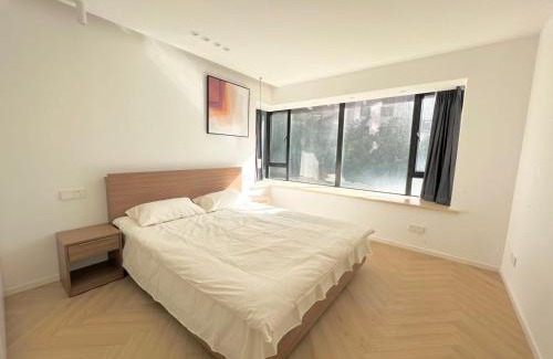 Jing'an Apartment | Eastern Hub - Jing'an Temple Branch Sunny Capital, Deluxe 3-Bedroom Apartment, Extra Large Space with Free Mahjong