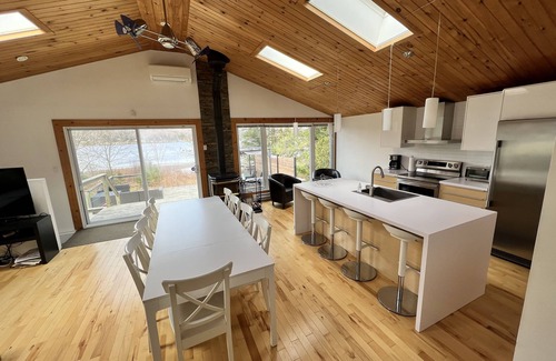 Eastman Cottage | Eastern Townships waterfront with salt-in-ground spa, sauna, pool table and wifi