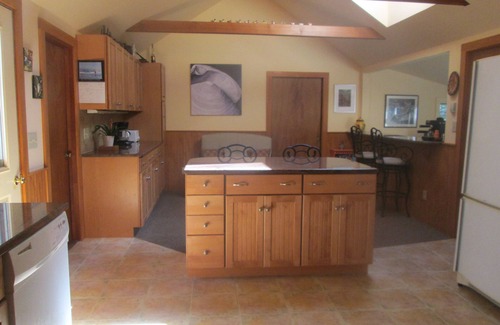 Eastham House | Eastham, Minister Pond Waterfront! Still available week of August 23