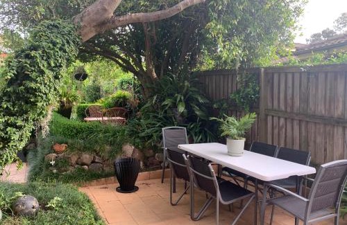 Eastwood Villa | Eastwood Central, Walk to Station & Shops, Drive to Olympic