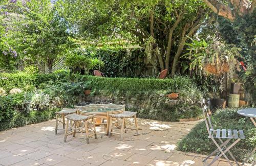 Eastwood Villa | Eastwood Central, Walk to Station & Shops, Drive to Olympic