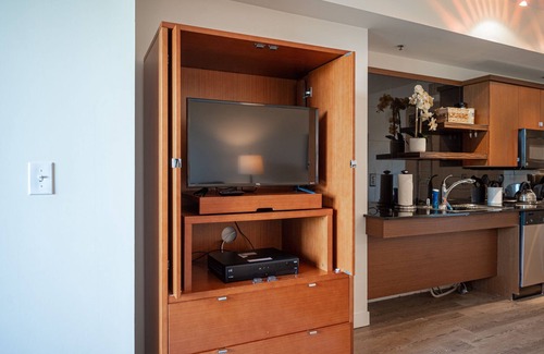 Lake Las Vegas Condo | Easy Access Suite with Lake Views!