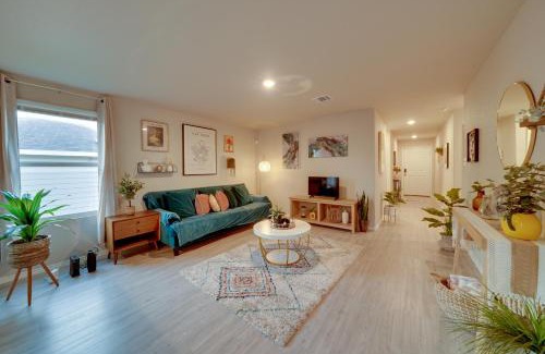 San Antonio House | Easy Access to Dtwn San Antonio Suburban Home